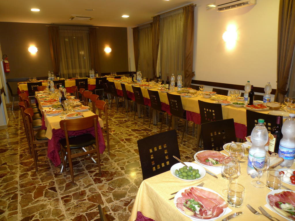 Hotel de Meis Capistrello Buitenkant foto