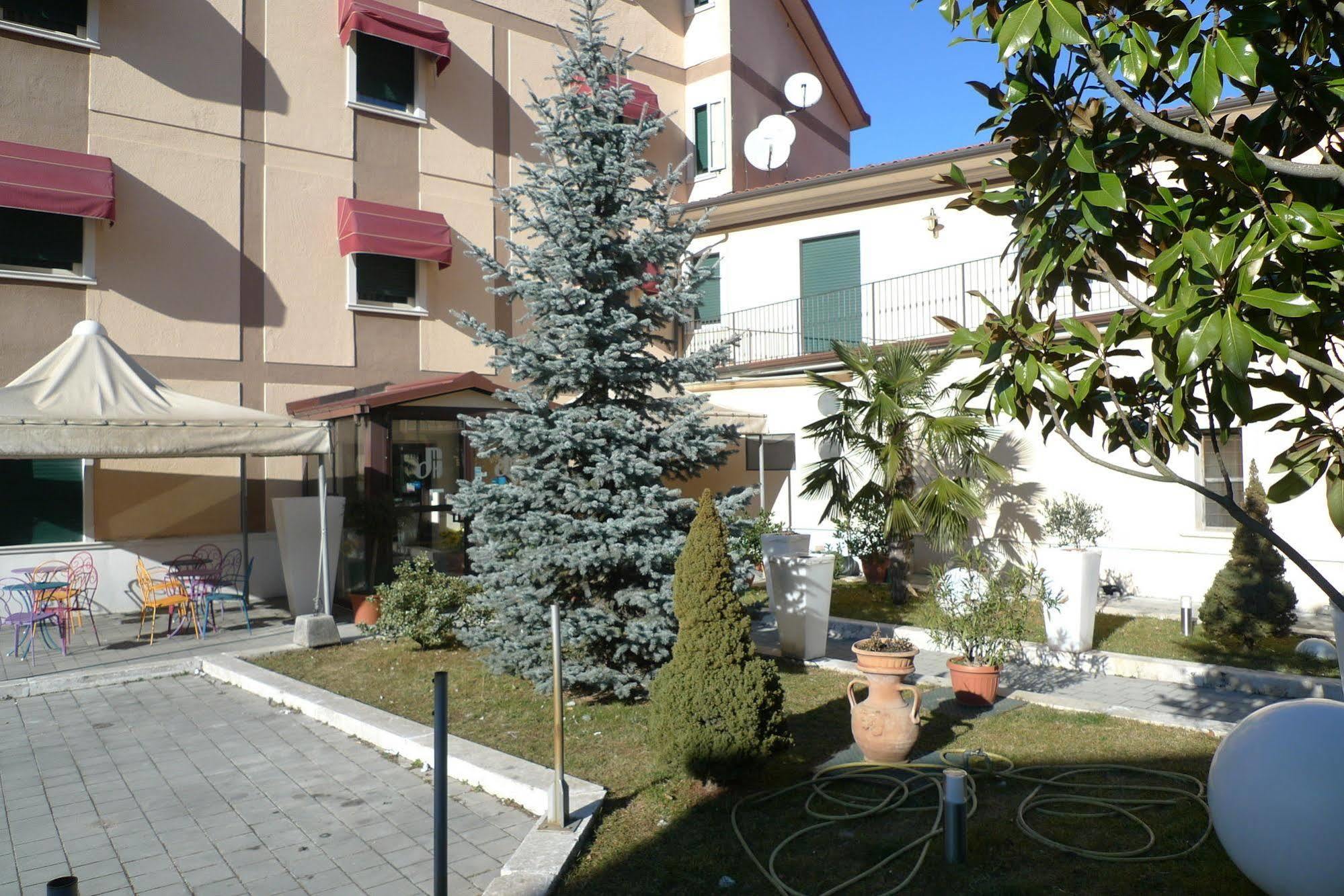 Hotel de Meis Capistrello Buitenkant foto