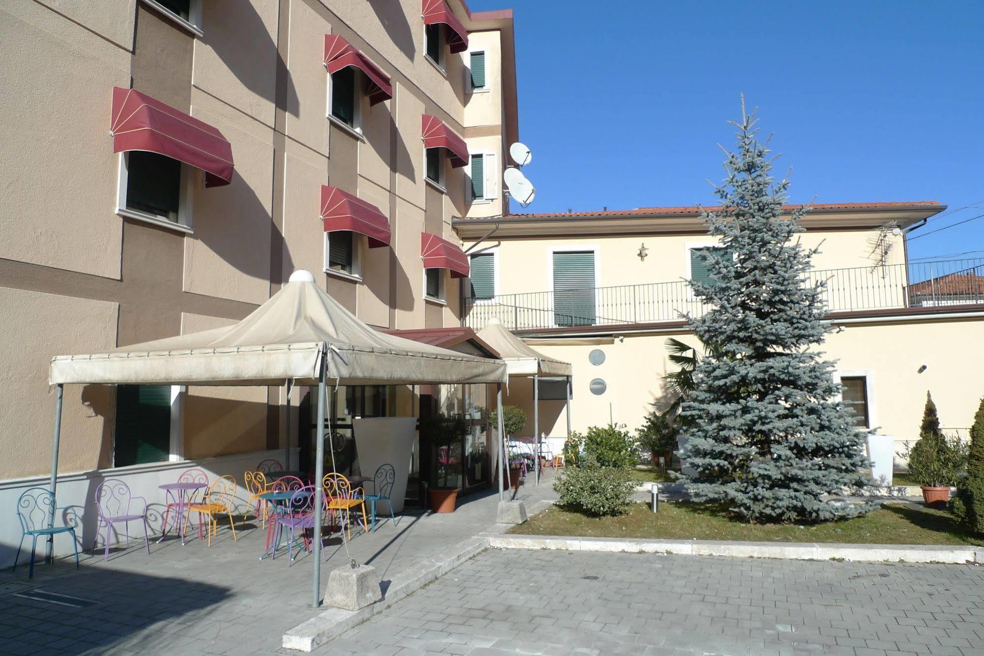 Hotel de Meis Capistrello Buitenkant foto